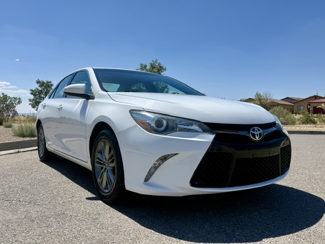2017 Toyota Camry SE Sedan 4D