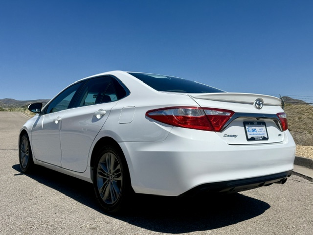 2017 Toyota Camry SE Sedan 4D