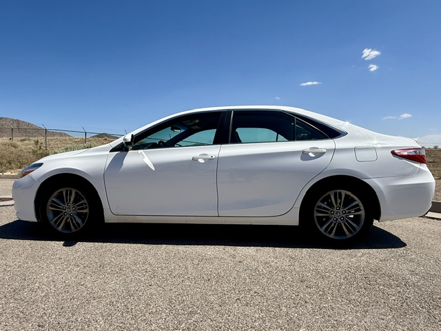 2017 Toyota Camry SE Sedan 4D