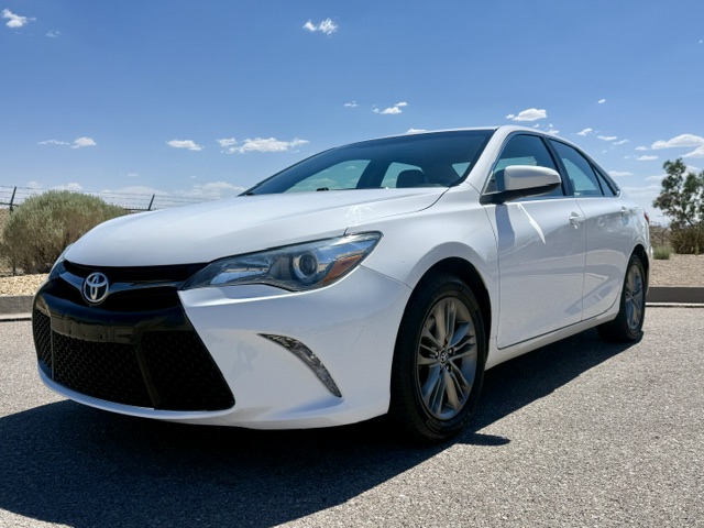 2017 Toyota Camry SE Sedan 4D