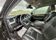 2019 Toyota Highlander SE Sport Utility 4D