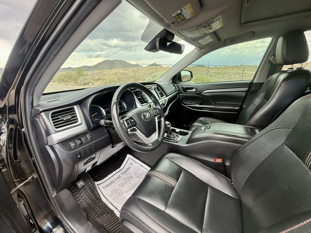 2019 Toyota Highlander SE Sport Utility 4D