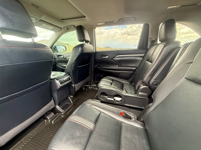 2019 Toyota Highlander SE Sport Utility 4D