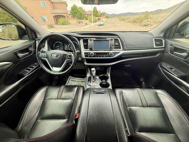 2019 Toyota Highlander SE Sport Utility 4D