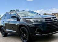 2019 Toyota Highlander SE Sport Utility 4D