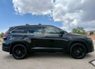 2019 Toyota Highlander SE Sport Utility 4D