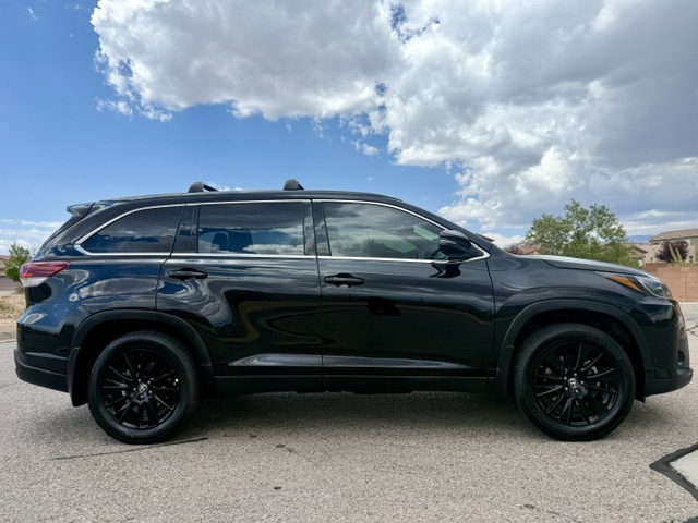 2019 Toyota Highlander SE Sport Utility 4D