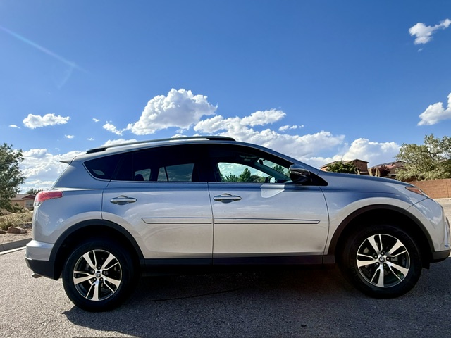 2017 Toyota RAV4 XLE Premium Sport Utility 4D