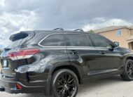 2019 Toyota Highlander SE Sport Utility 4D
