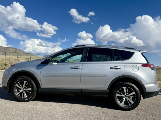 2017 Toyota RAV4 XLE Premium Sport Utility 4D