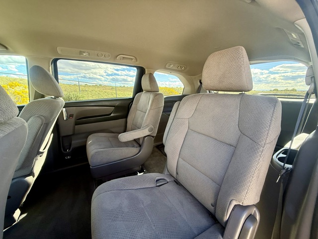 2016 Honda Odyssey LX Minivan 4D