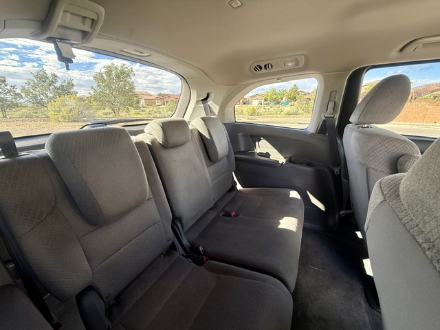 2016 Honda Odyssey LX Minivan 4D