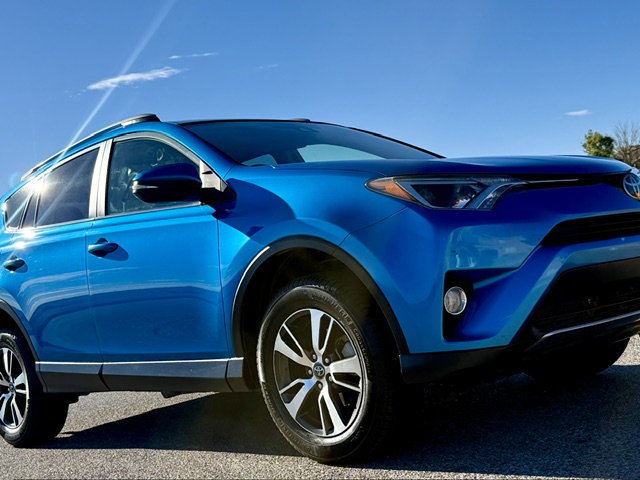 2018 Toyota RAV4 XLE Premium Sport Utility 4D