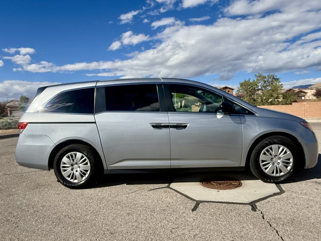 2016 Honda Odyssey LX Minivan 4D