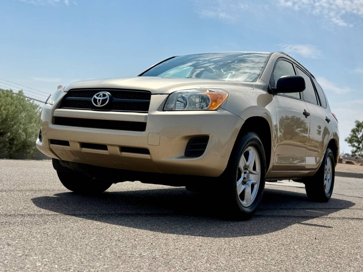 2012 Toyota RAV4 AWD – Clean Title – Fresh Tires – Great Condition