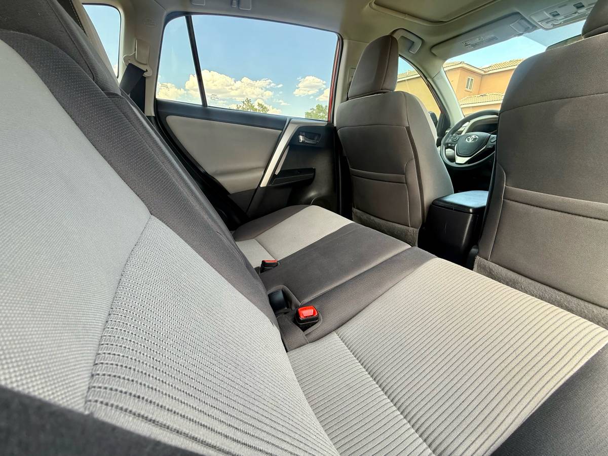 2015 Toyota RAV4 XLE AWD – Clean Title, Sunroof, Drives Great!