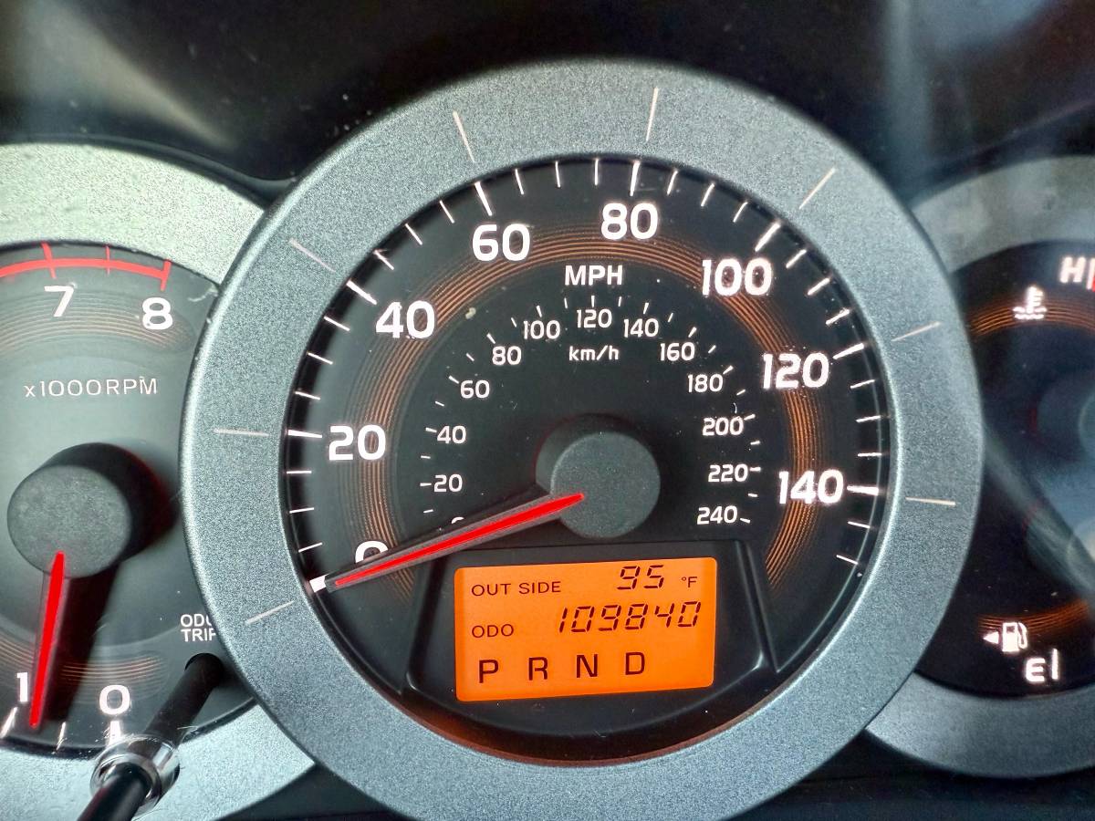 2008 Toyota RAV4 Limited FWD – V6 – Leather – Moonroof – JBL Sound