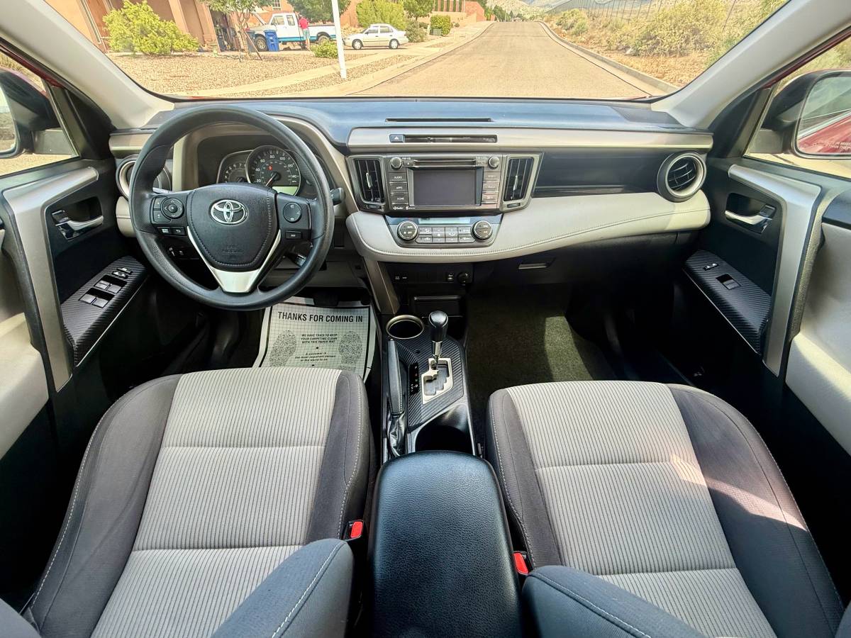 2015 Toyota RAV4 XLE AWD – Clean Title, Sunroof, Drives Great!