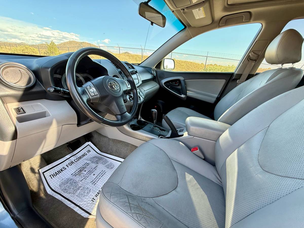 2008 Toyota RAV4 Limited FWD – V6 – Leather – Moonroof – JBL Sound