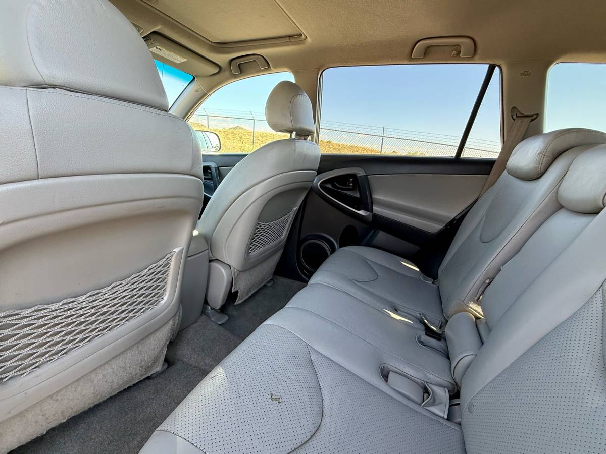 2008 Toyota RAV4 Limited FWD – V6 – Leather – Moonroof – JBL Sound