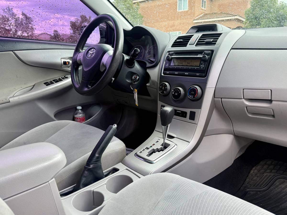 2012 Toyota Corolla LE – Clean Title – 141K Miles – Reliable & Efficient