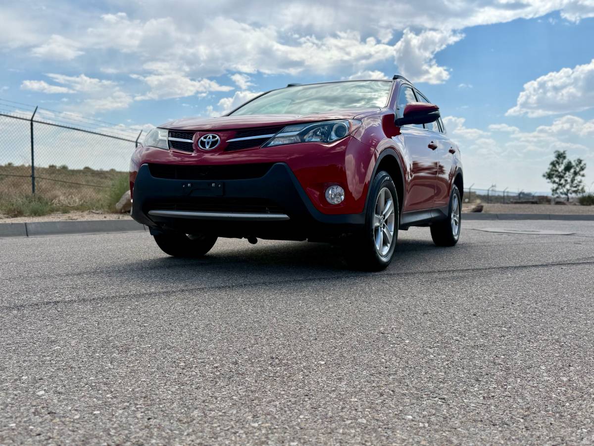 2015 Toyota RAV4 XLE AWD – Clean Title, Sunroof, Drives Great!