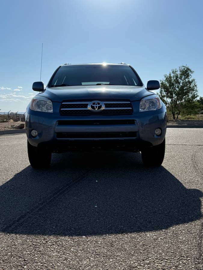 2008 Toyota RAV4 Limited FWD – V6 – Leather – Moonroof – JBL Sound