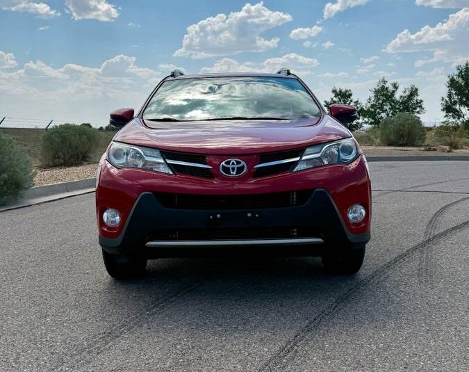 2015 Toyota RAV4 XLE AWD – Clean Title, Sunroof, Drives Great!