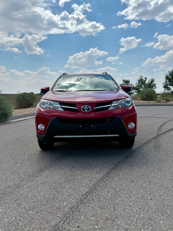 2015 Toyota RAV4 XLE AWD – Clean Title, Sunroof, Drives Great!