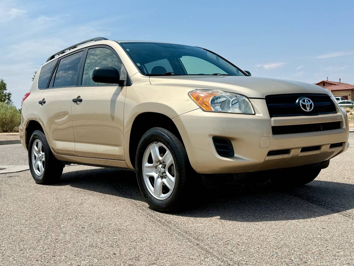 2012 Toyota RAV4 AWD – Clean Title – Fresh Tires – Great Condition