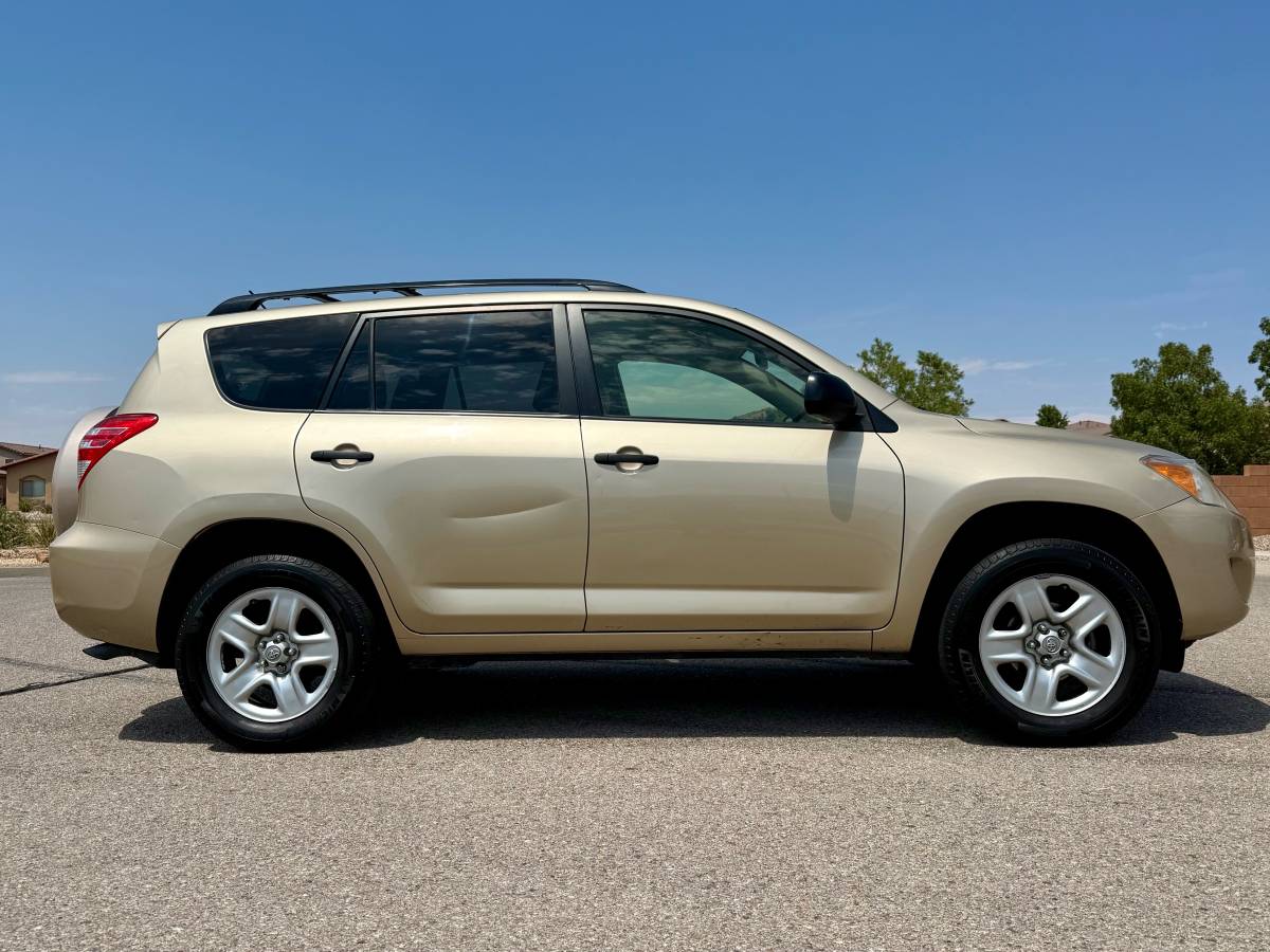 2012 Toyota RAV4 AWD – Clean Title – Fresh Tires – Great Condition
