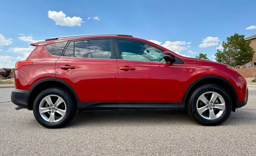 2015 Toyota RAV4 XLE AWD – Clean Title, Sunroof, Drives Great!