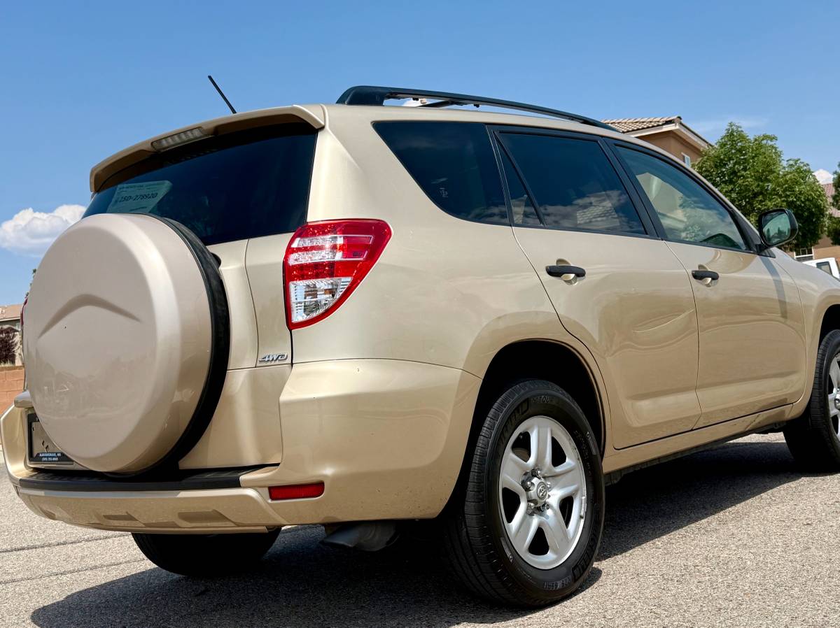 2012 Toyota RAV4 AWD – Clean Title – Fresh Tires – Great Condition