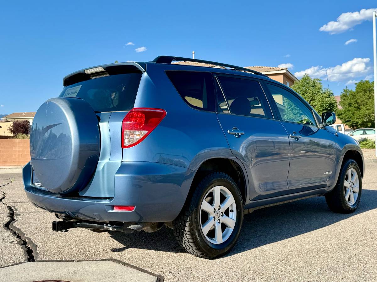 2008 Toyota RAV4 Limited FWD – V6 – Leather – Moonroof – JBL Sound