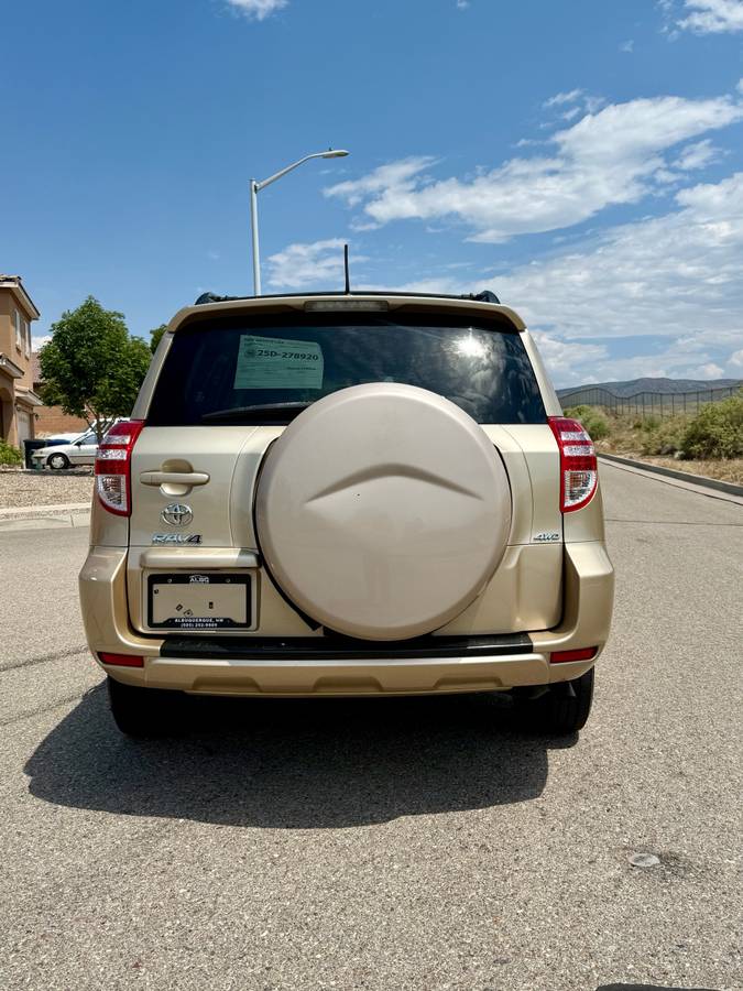 2012 Toyota RAV4 AWD – Clean Title – Fresh Tires – Great Condition