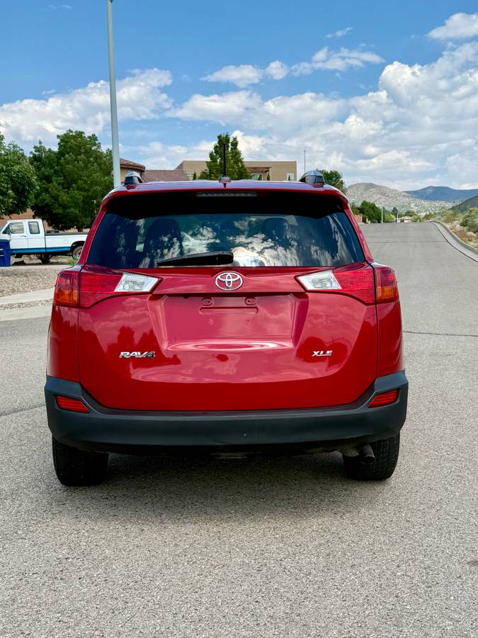 2015 Toyota RAV4 XLE AWD – Clean Title, Sunroof, Drives Great!