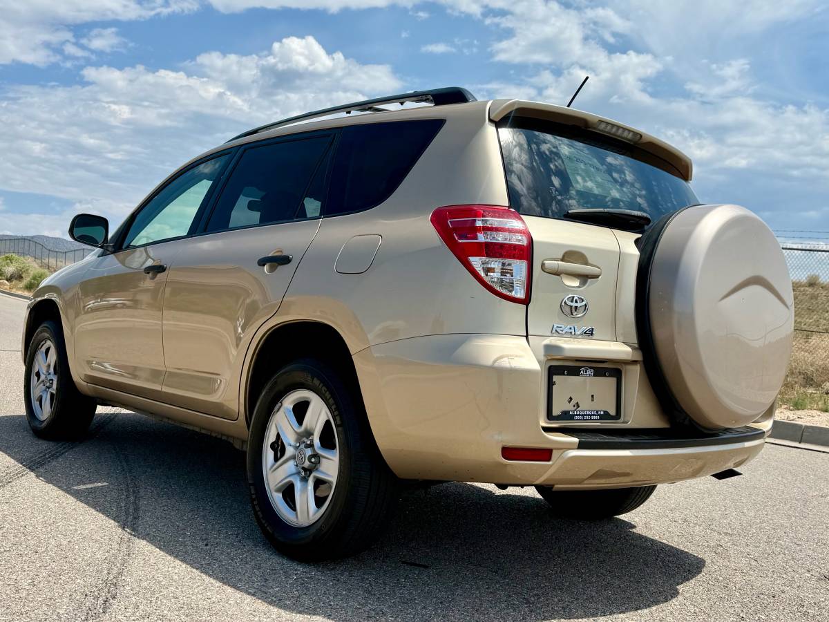 2012 Toyota RAV4 AWD – Clean Title – Fresh Tires – Great Condition