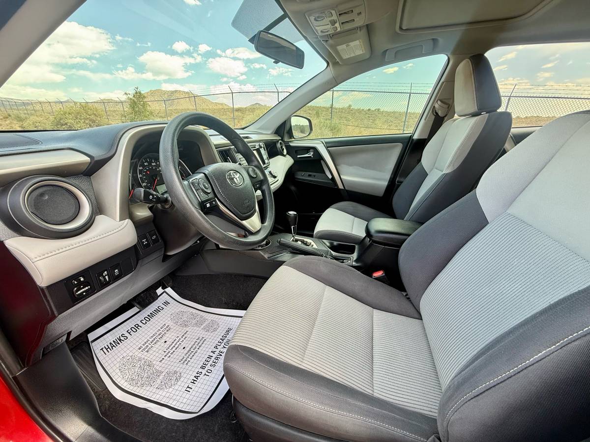 2015 Toyota RAV4 XLE AWD – Clean Title, Sunroof, Drives Great!