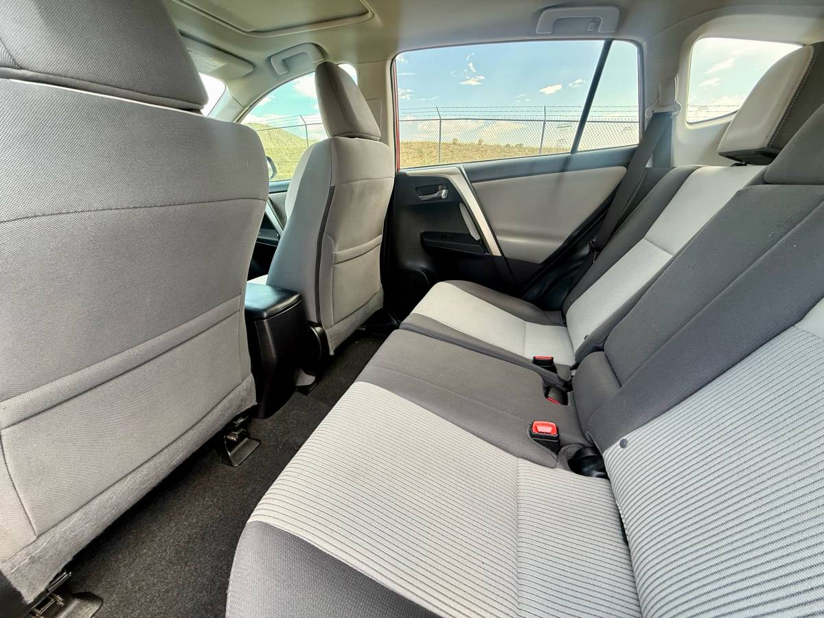 2015 Toyota RAV4 XLE AWD – Clean Title, Sunroof, Drives Great!