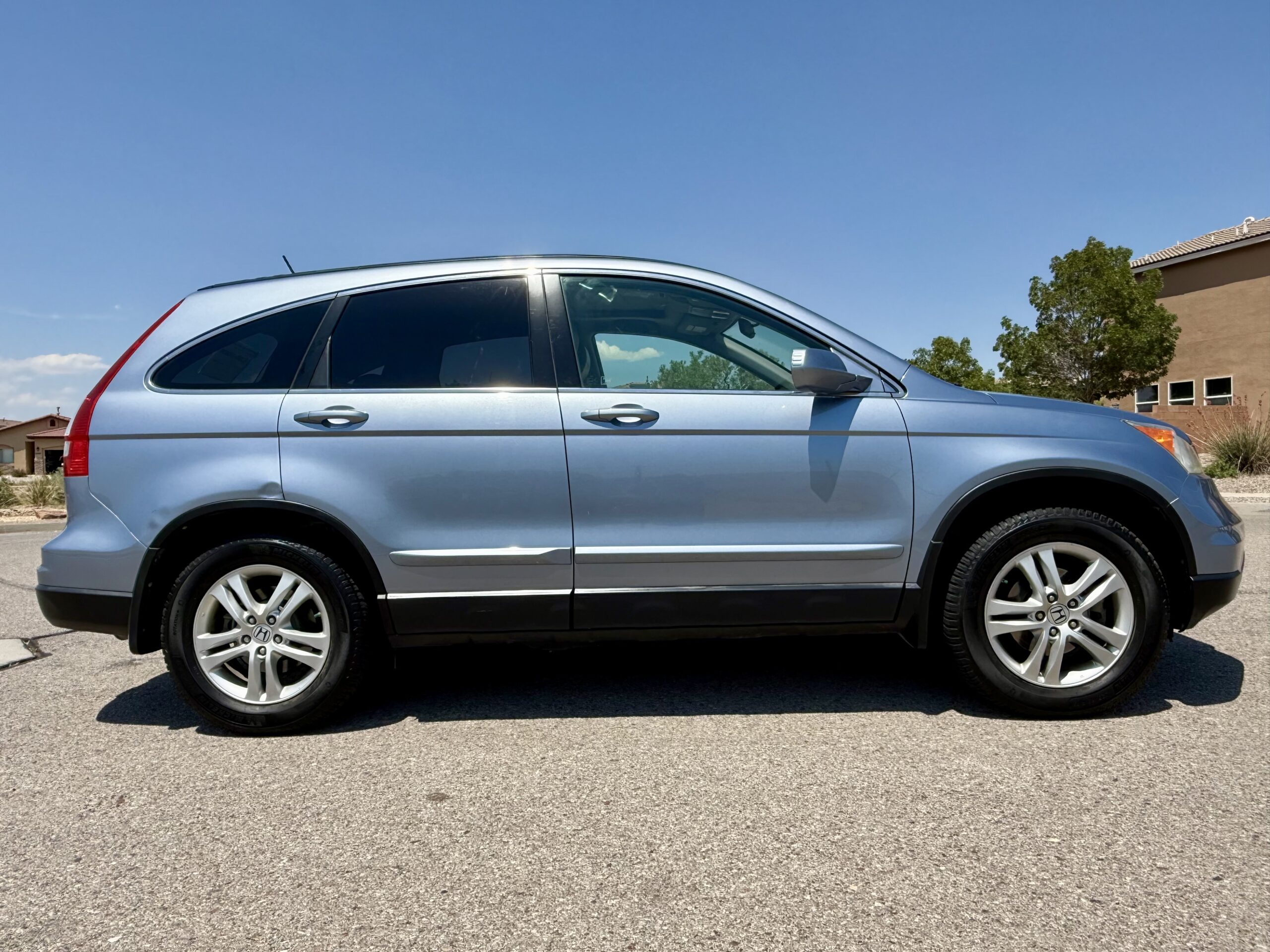 2011 Honda CR-V EX-L AWD – Leather – Sunroof – Clean Title