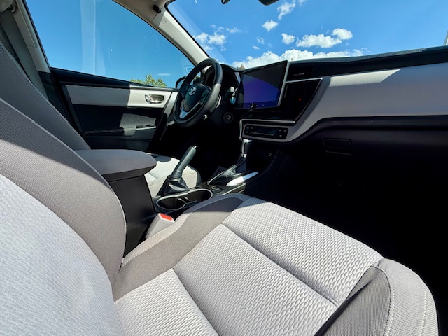 2018 Toyota Corolla LE Premium Sedan 4D