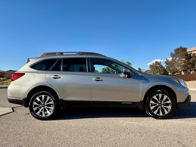 2017 Subaru Outback 2.5i Limited Wagon 4D