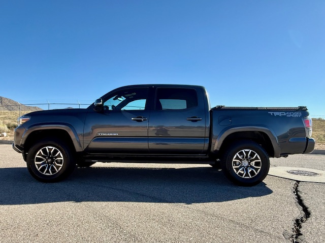 2021 Toyota Tacoma TRD Off-Road Pickup 4D 5 ft