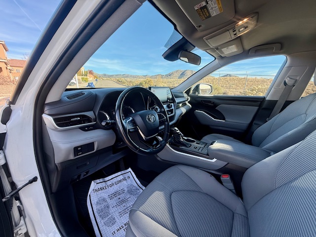 2021 Toyota Highlander LE Plus Sport Utility 4D