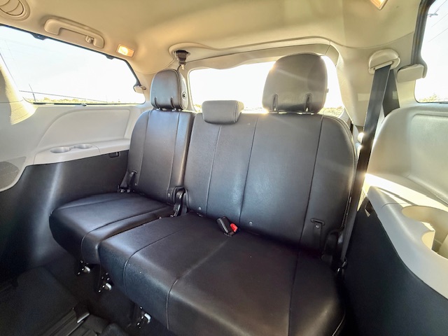 2018 Toyota Sienna SE Premium Minivan 4D