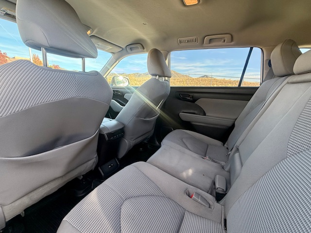 2021 Toyota Highlander LE Plus Sport Utility 4D