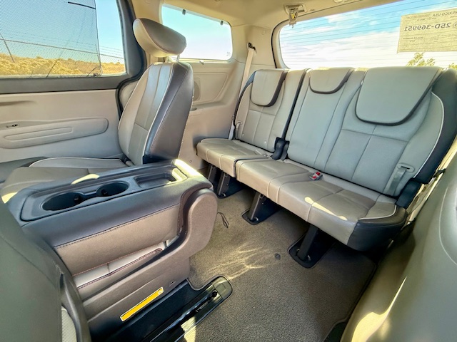 2017 Kia Sedona LX Minivan 4D