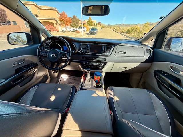 2017 Kia Sedona LX Minivan 4D