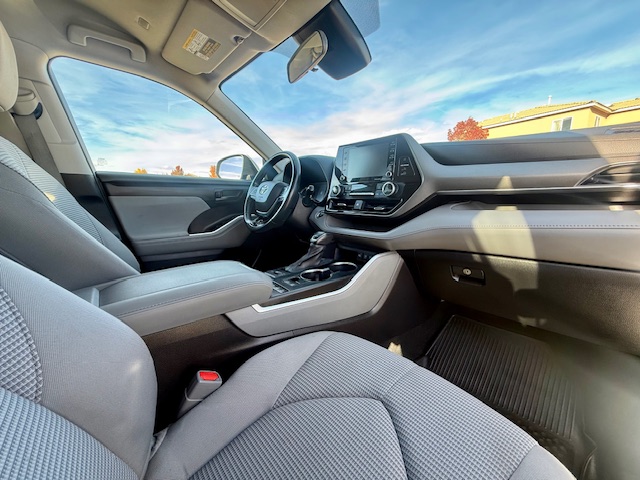 2021 Toyota Highlander LE Plus Sport Utility 4D