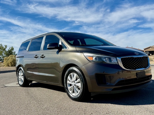 2017 Kia Sedona LX Minivan 4D